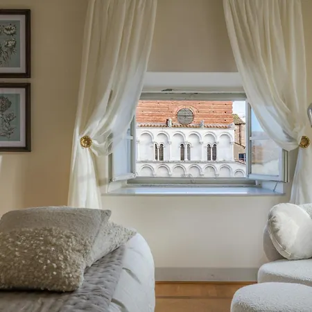 The Marble Penthouse * Lucca